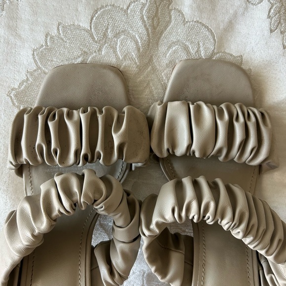 H&M Women's Tan Ruffled Sandals - Picture 4 of 4